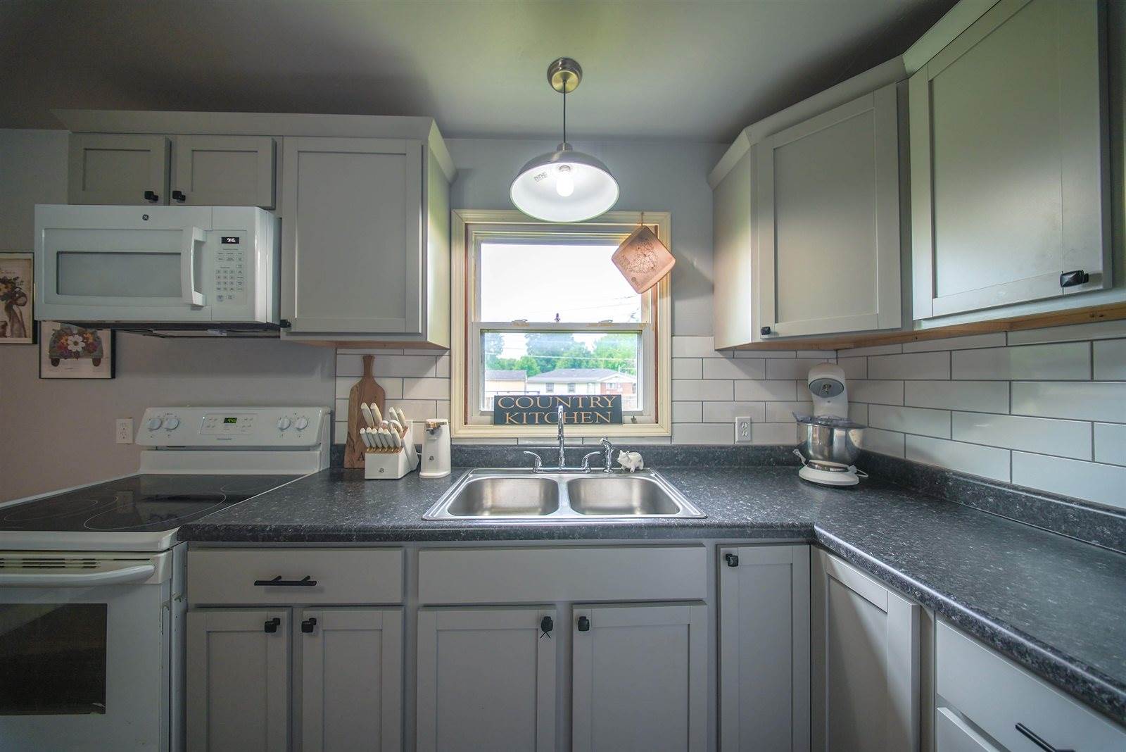 213 East Radio Ln, Arkansas City, KS 67005