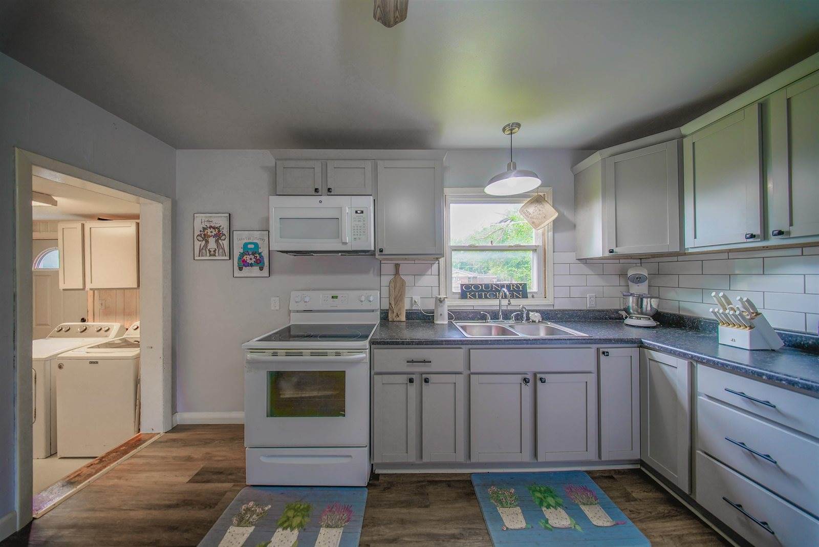 213 East Radio Ln, Arkansas City, KS 67005