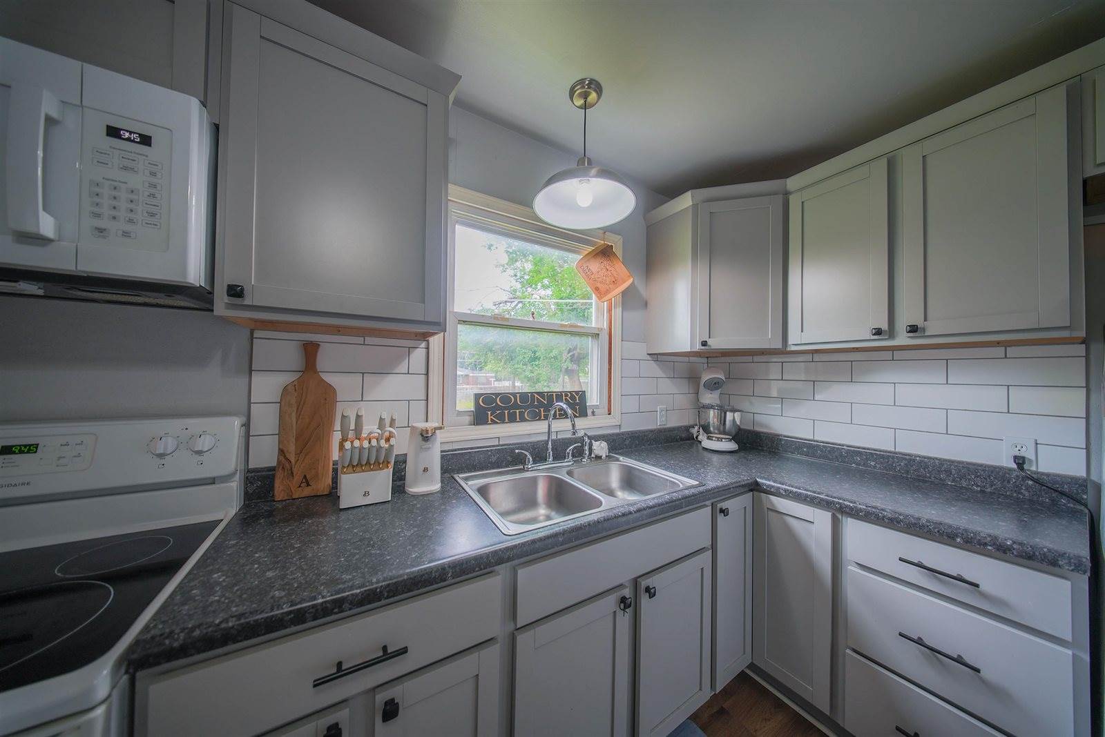 213 East Radio Ln, Arkansas City, KS 67005