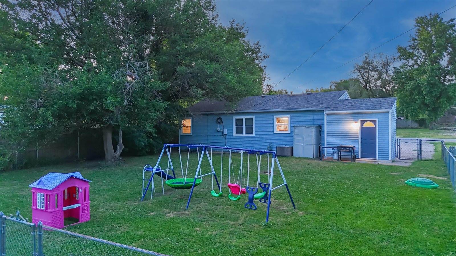 213 East Radio Ln, Arkansas City, KS 67005