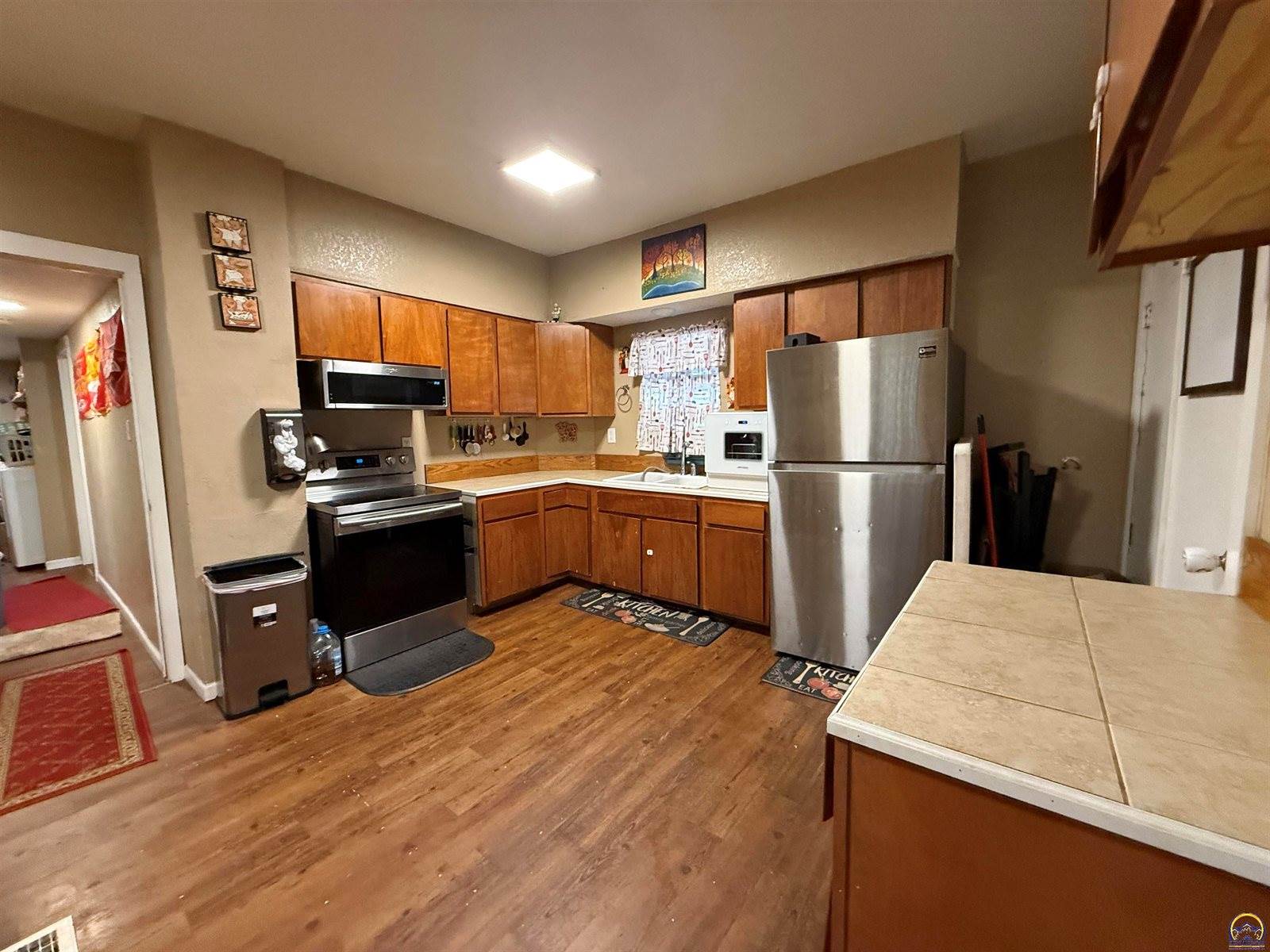 1519 SW Washburn AVE, Topeka, KS 66604