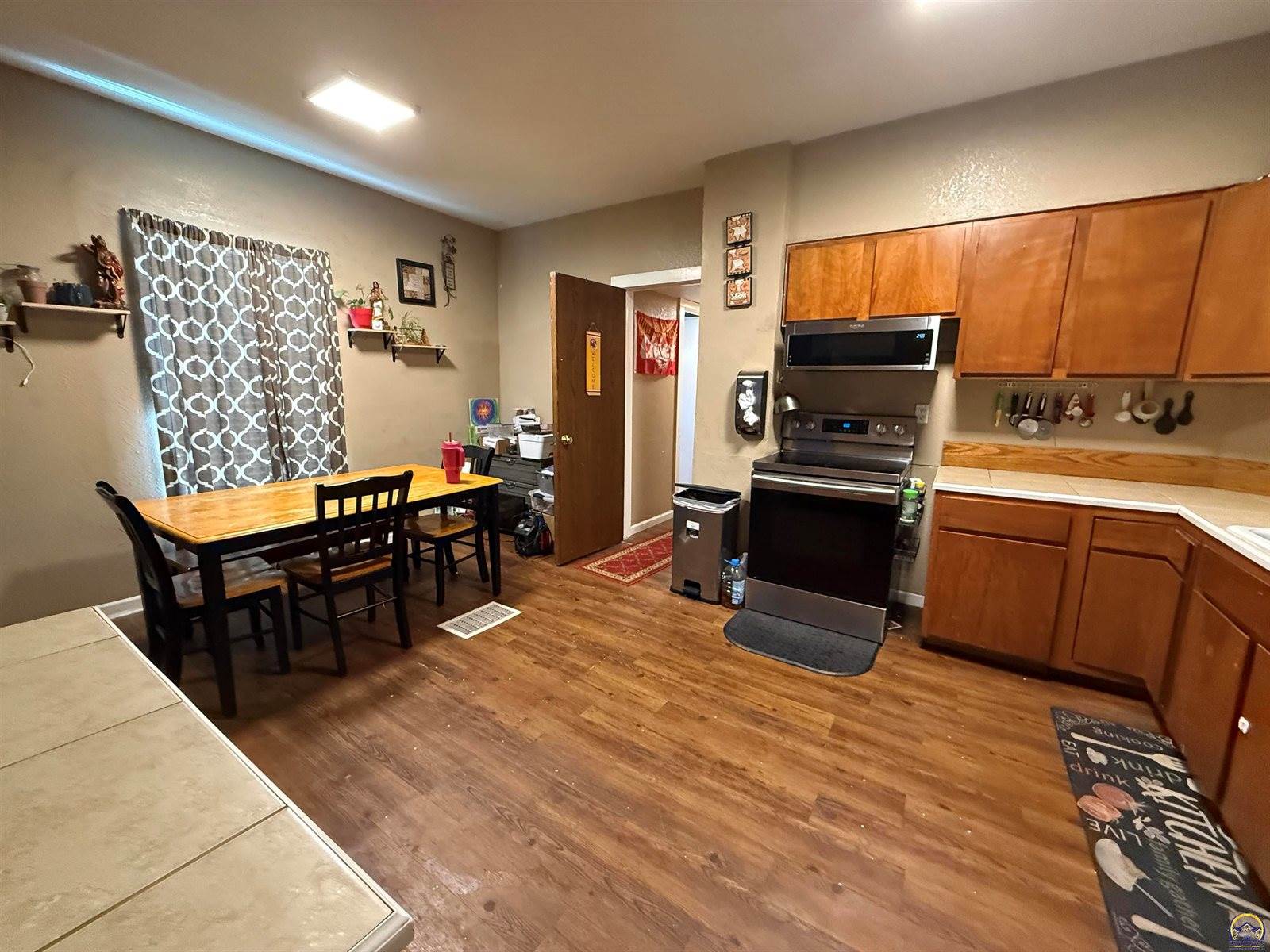 1519 SW Washburn AVE, Topeka, KS 66604