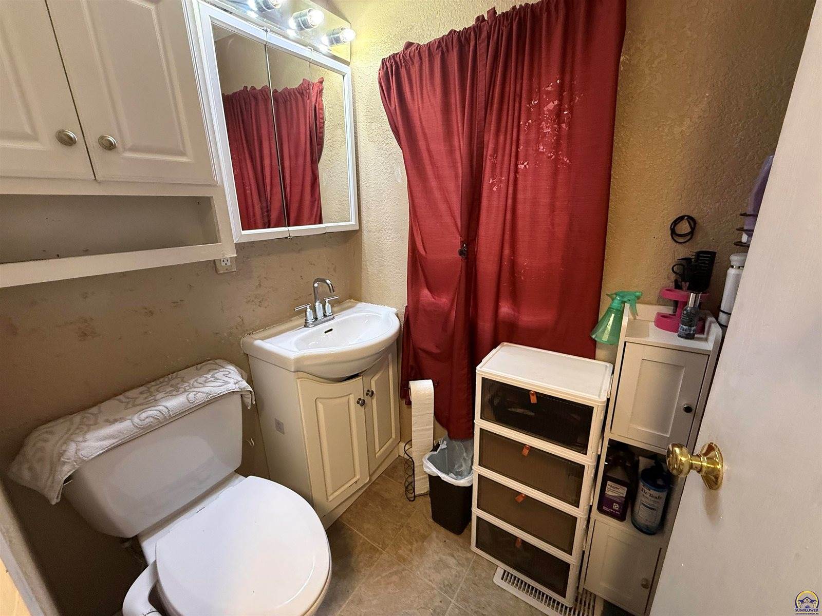 1519 SW Washburn AVE, Topeka, KS 66604