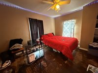 1519 SW Washburn AVE, Topeka, KS 66604