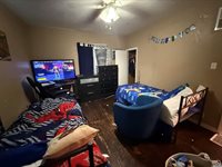 1519 SW Washburn AVE, Topeka, KS 66604