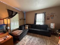 1519 SW Washburn AVE, Topeka, KS 66604