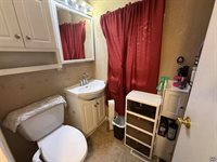 1519 SW Washburn AVE, Topeka, KS 66604