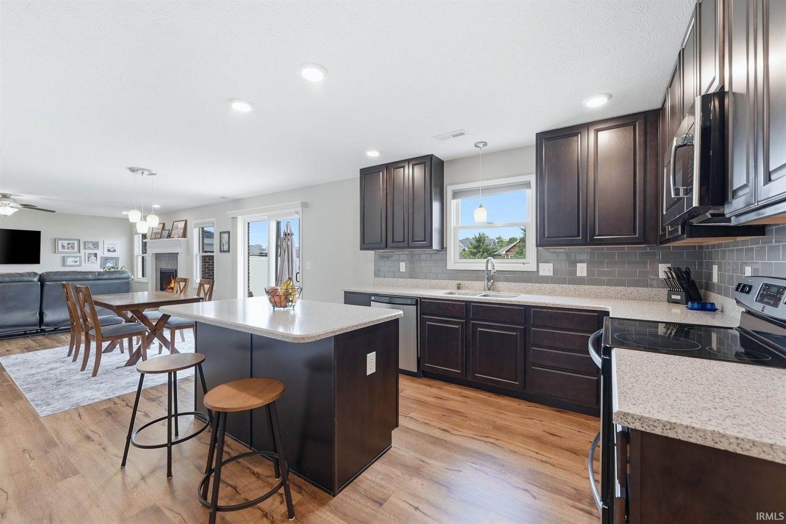 905 N Fox Berry Drive, Yorktown, IN 47396