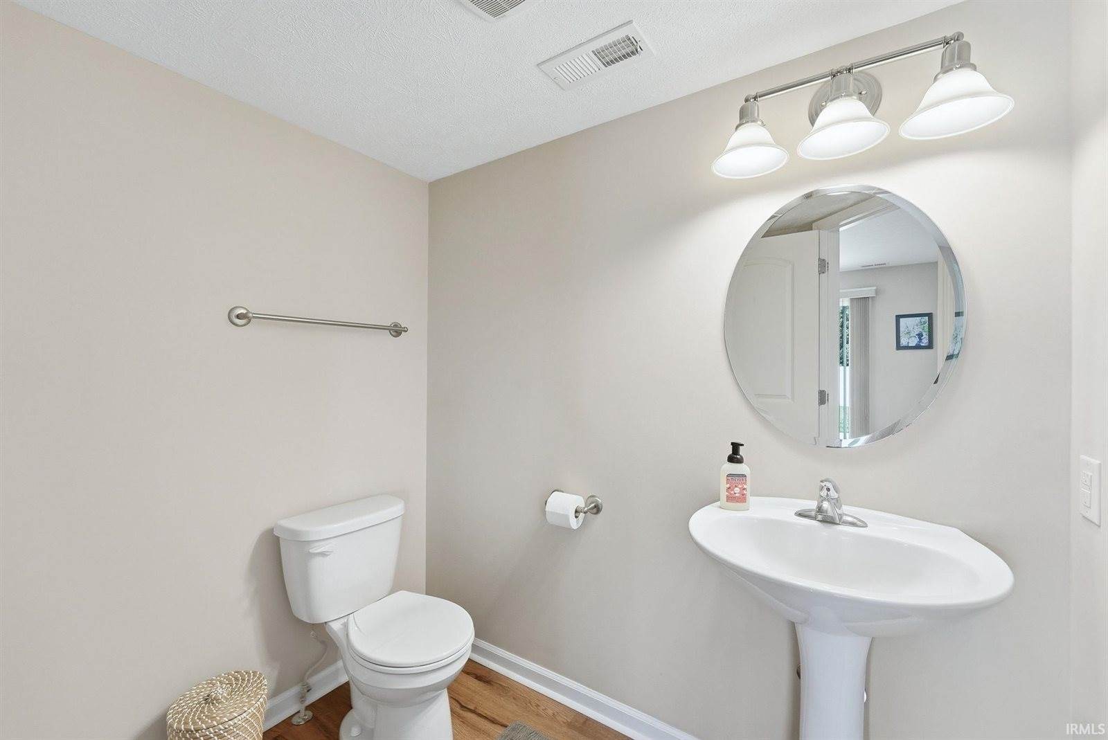 905 N Fox Berry Drive, Yorktown, IN 47396