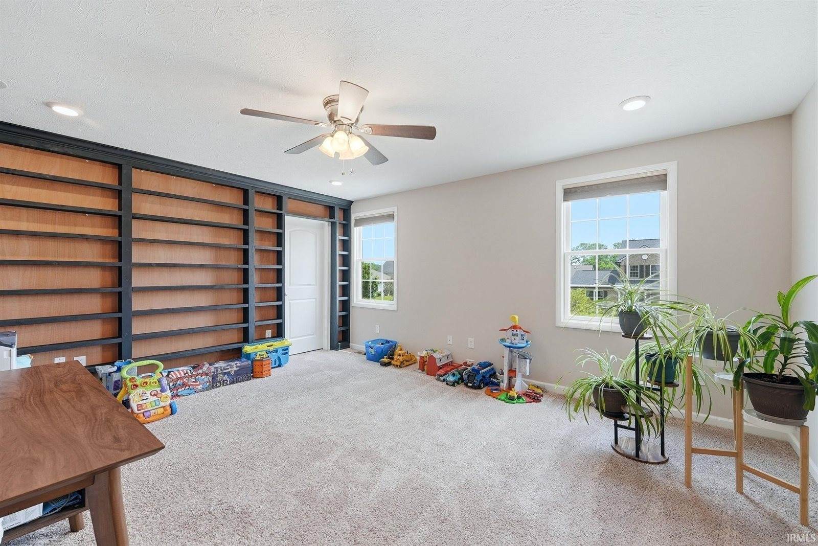 905 N Fox Berry Drive, Yorktown, IN 47396