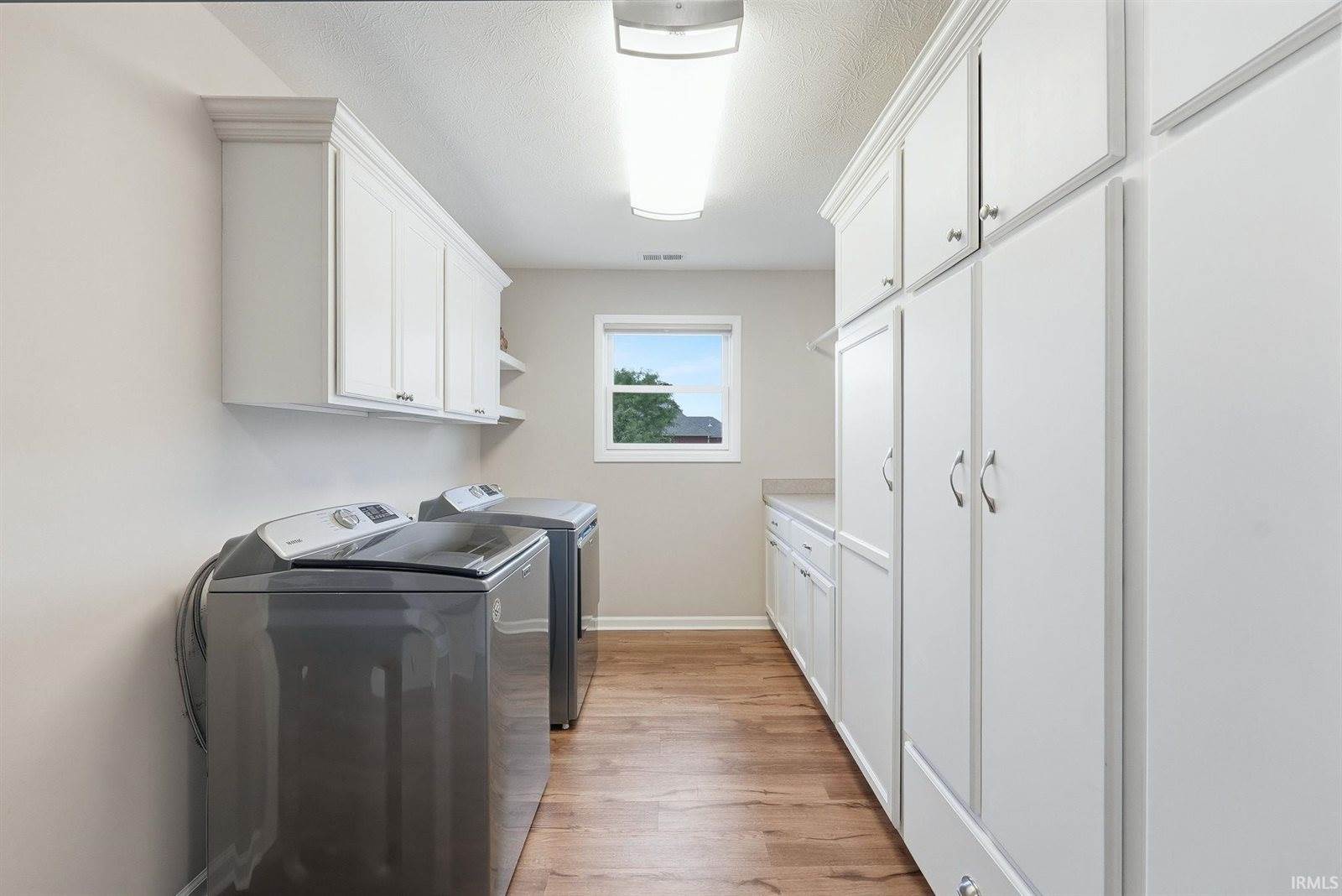 905 N Fox Berry Drive, Yorktown, IN 47396