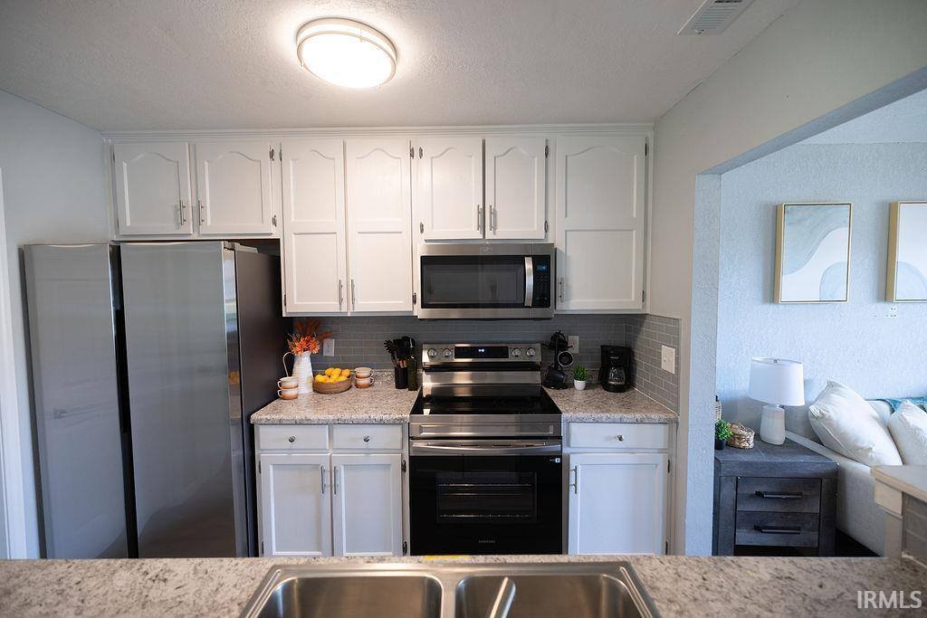 12 Vintage Circle, Scottsburg, IN 47170