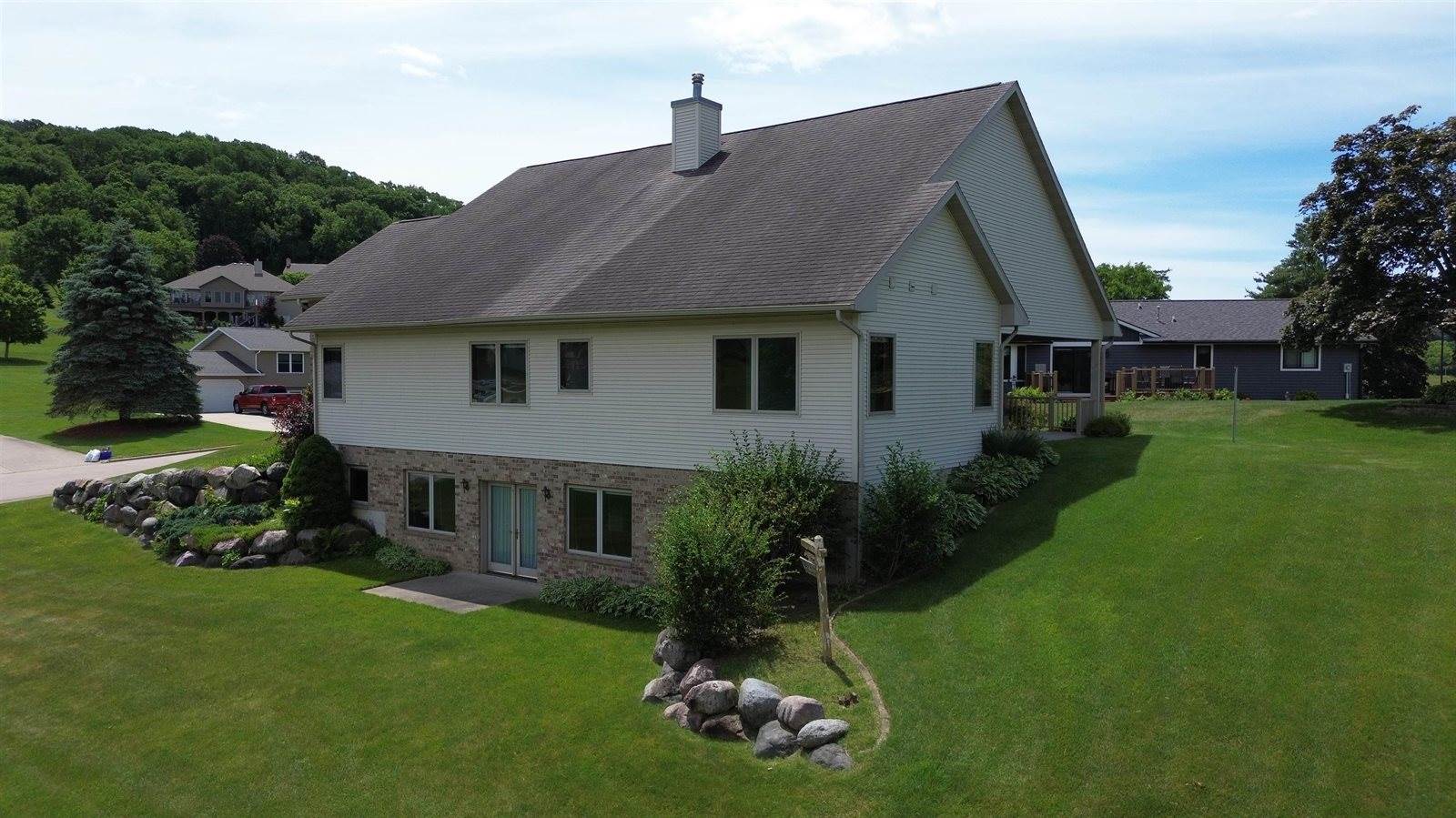 1710 Honey Creek, Plain, WI 53577