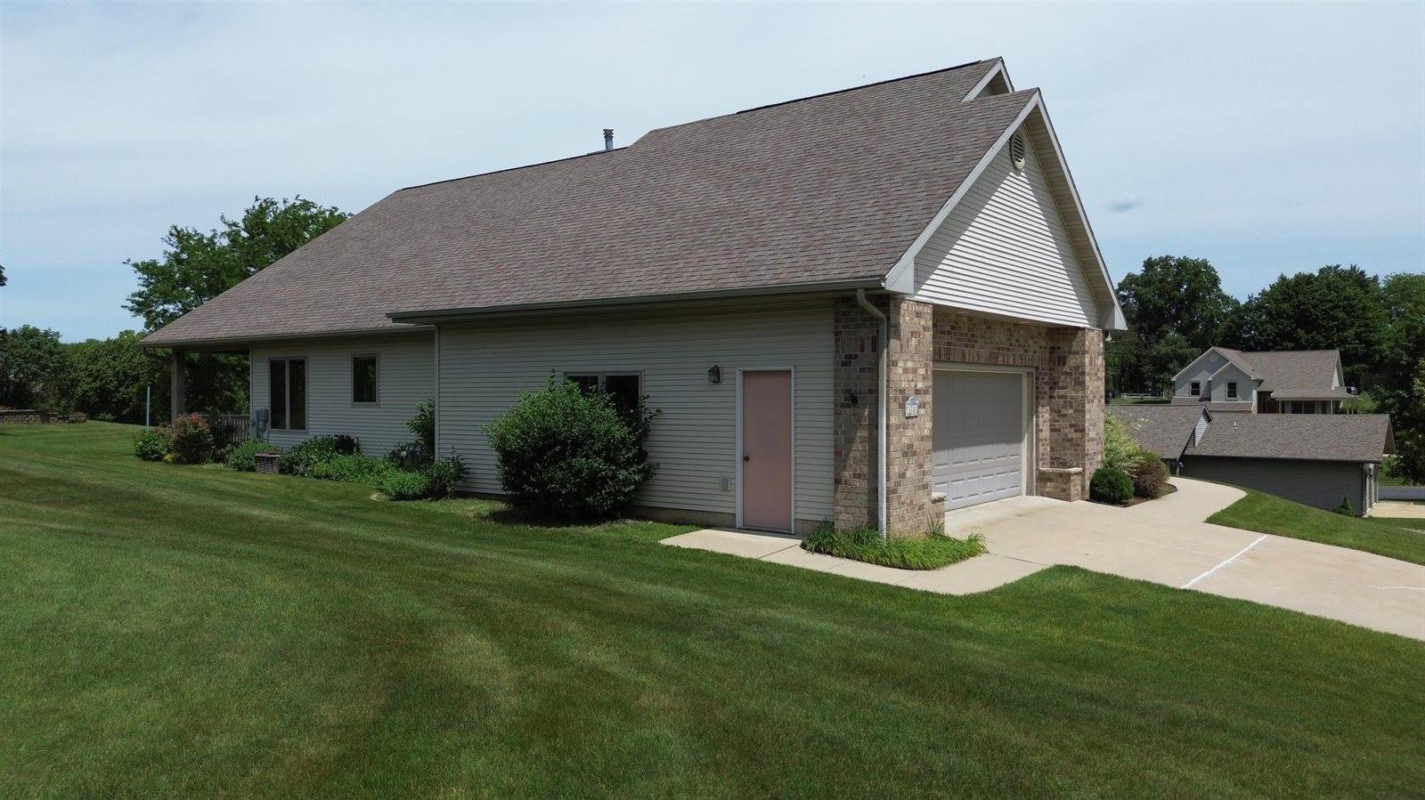 1710 Honey Creek, Plain, WI 53577