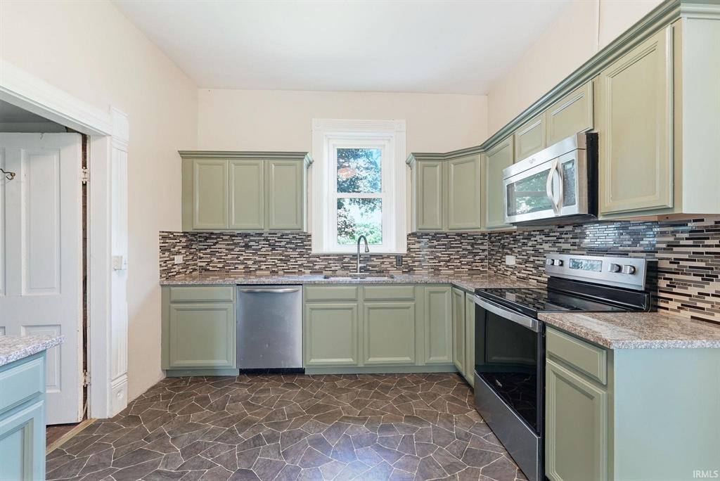 12808 W River Valley, Yorktown, IN 47396