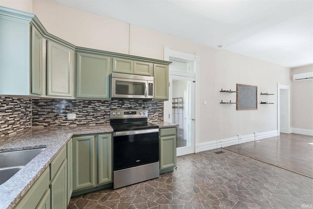 12808 W River Valley, Yorktown, IN 47396