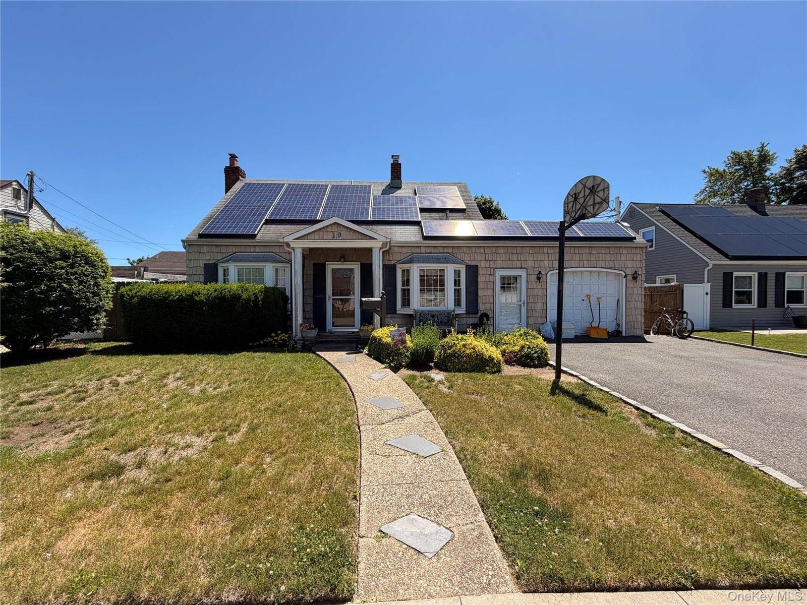19 Surrey Lane, Levittown, NY 11756