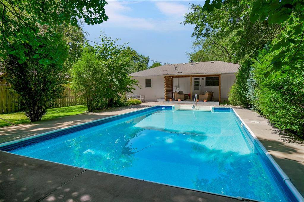 105 Continental Drive, Lansing, KS 66043