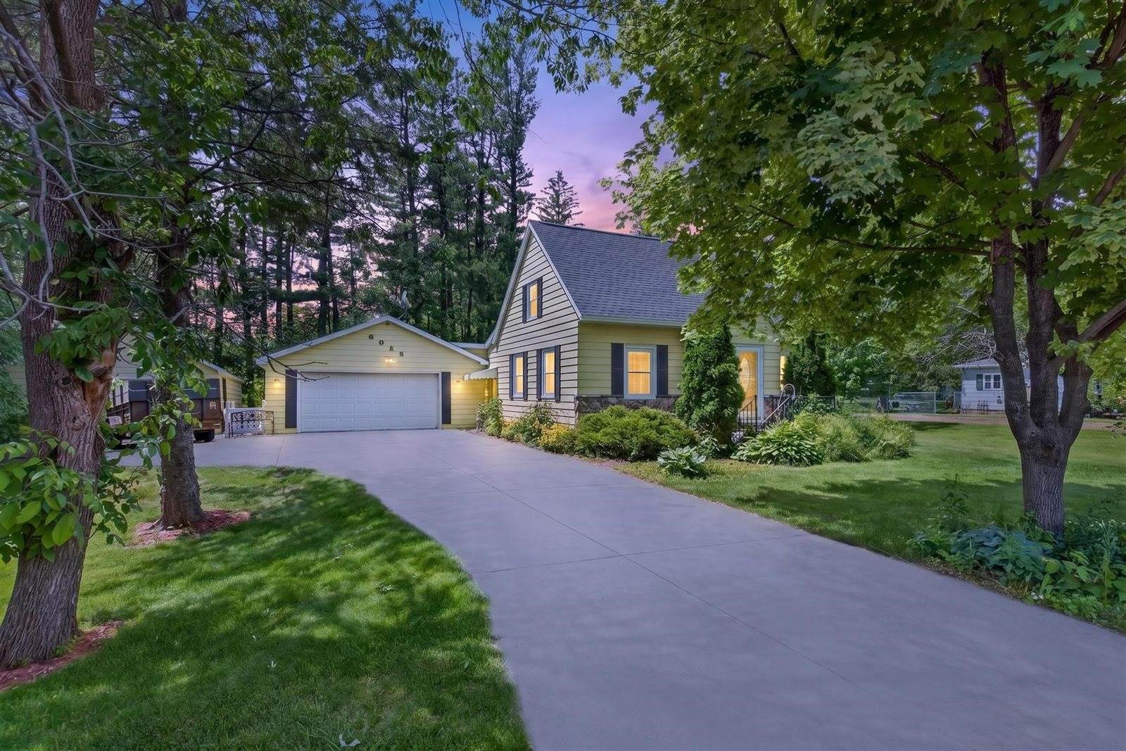6925 Grotto Avenue, Rudolph, WI 54475