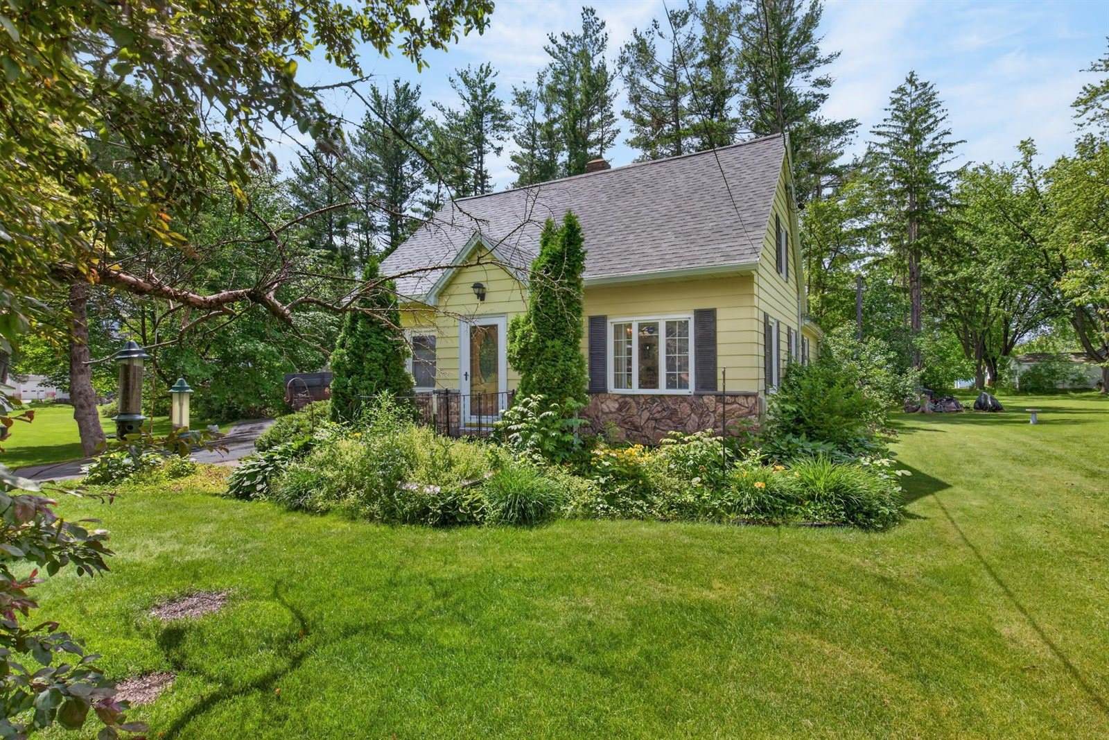 6925 Grotto Avenue, Rudolph, WI 54475