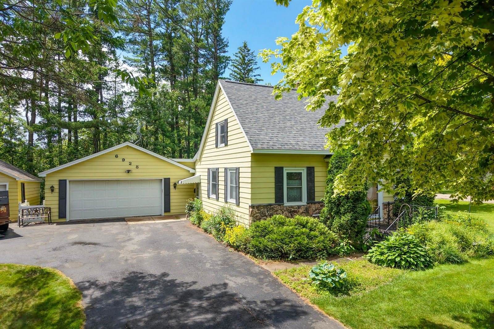 6925 Grotto Avenue, Rudolph, WI 54475