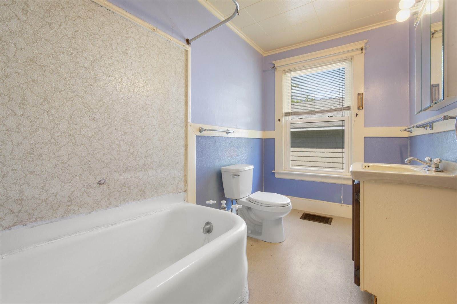 164 7th Street, Bangor, ME 04401