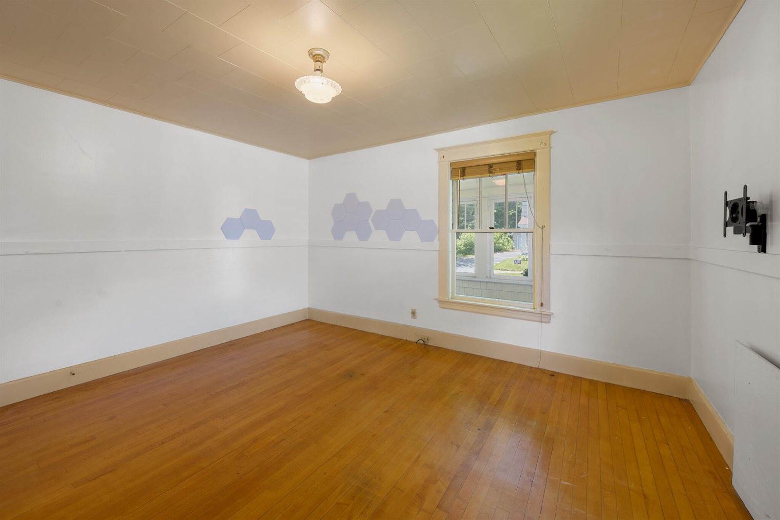 164 7th Street, Bangor, ME 04401