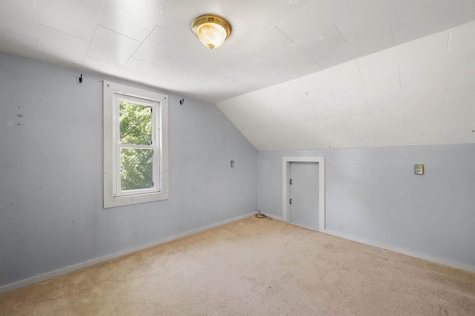 164 7th Street, Bangor, ME 04401