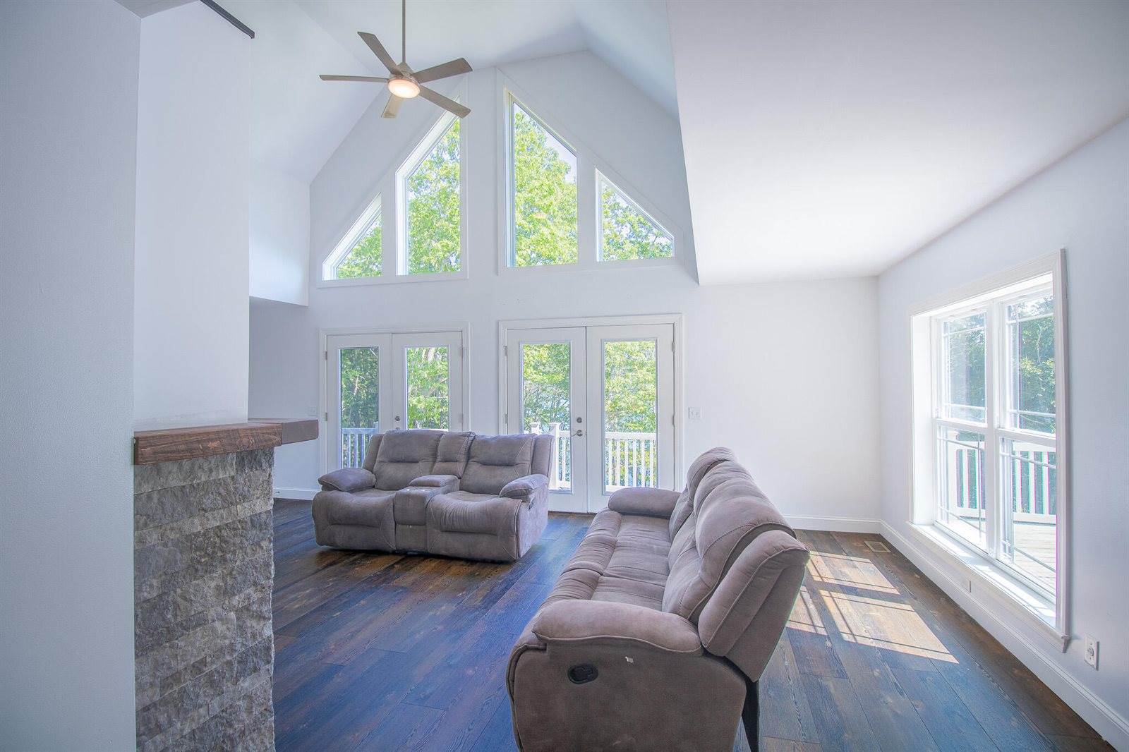 36 Treasure Ln, Deer Isle, ME 04627