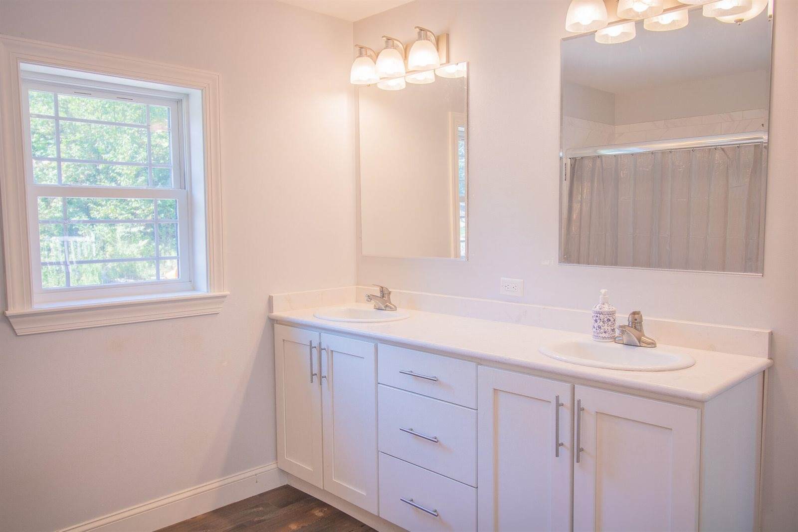 36 Treasure Ln, Deer Isle, ME 04627