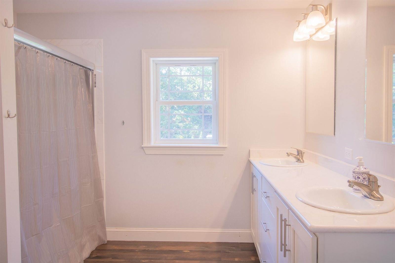 36 Treasure Ln, Deer Isle, ME 04627