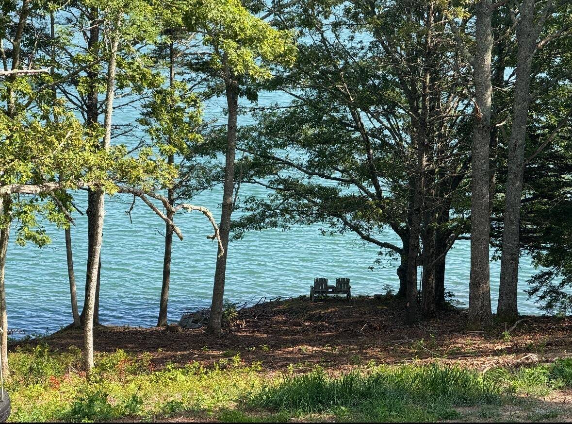 36 Treasure Ln, Deer Isle, ME 04627