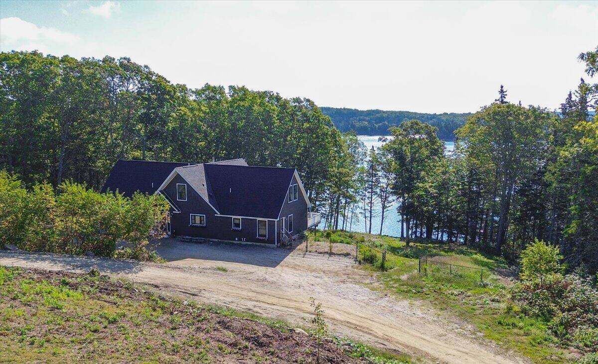 36 Treasure Ln, Deer Isle, ME 04627