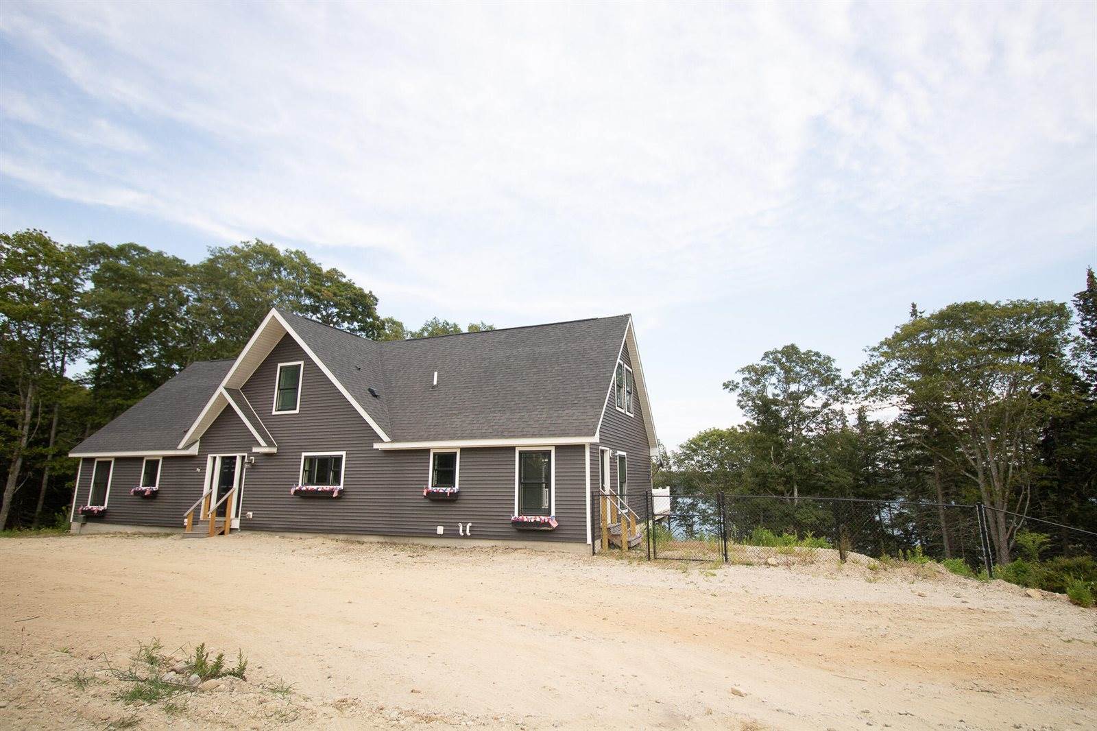 36 Treasure Ln, Deer Isle, ME 04627