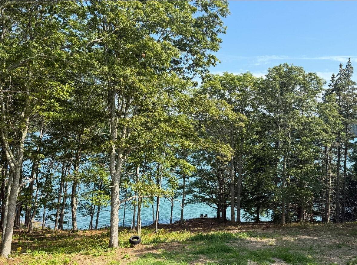 36 Treasure Ln, Deer Isle, ME 04627