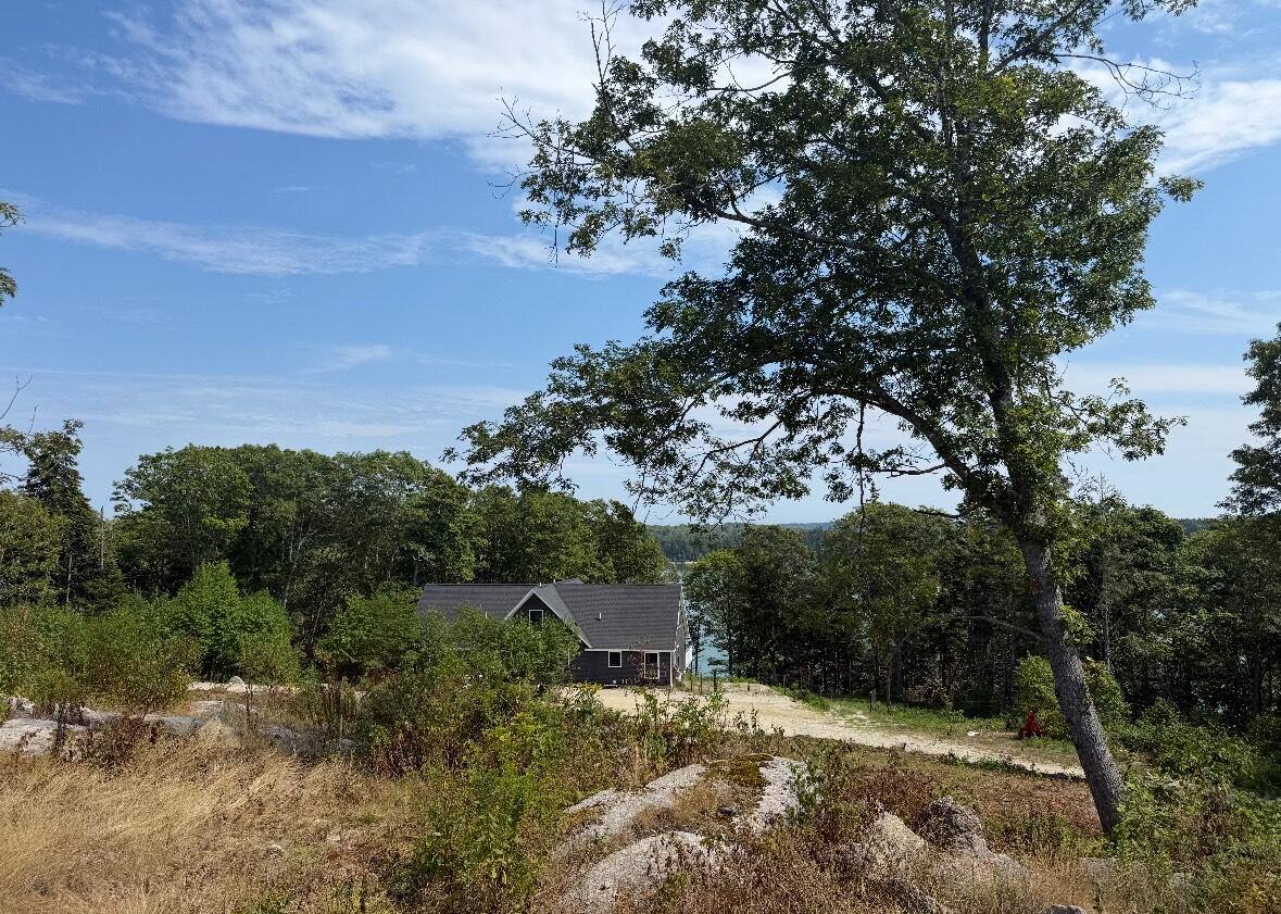 36 Treasure Ln, Deer Isle, ME 04627