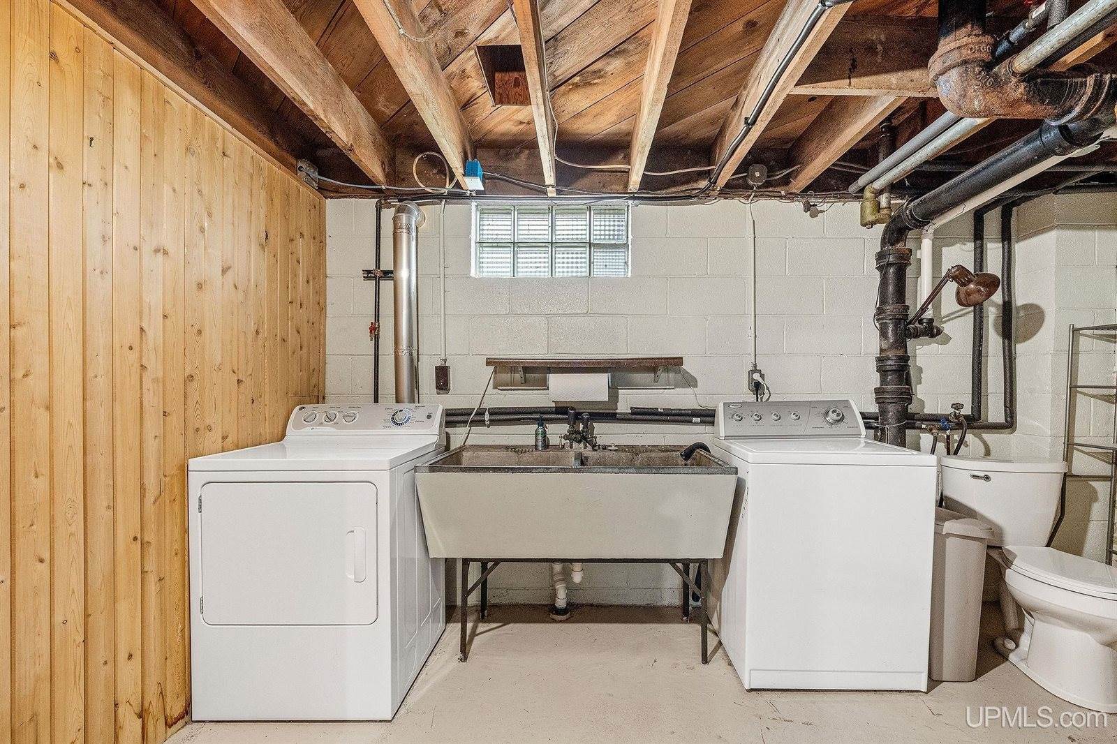 2117 Deer Lake Avenue, Ishpeming, MI 49849