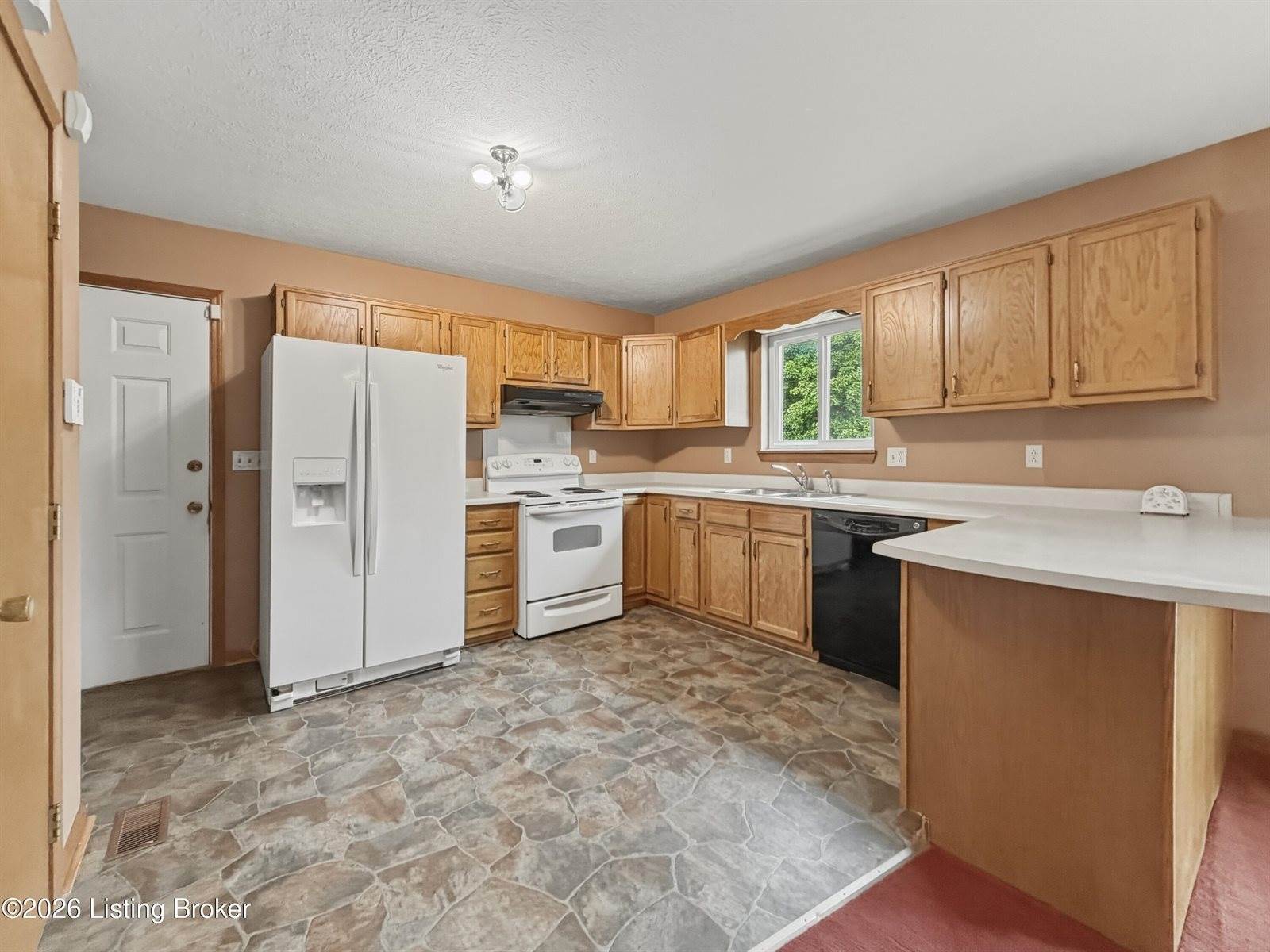 65 Brenda Ct, Brandenburg, KY 40108