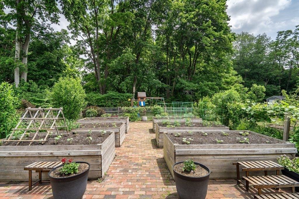 38 Concord Rd, Billerica, MA 01821