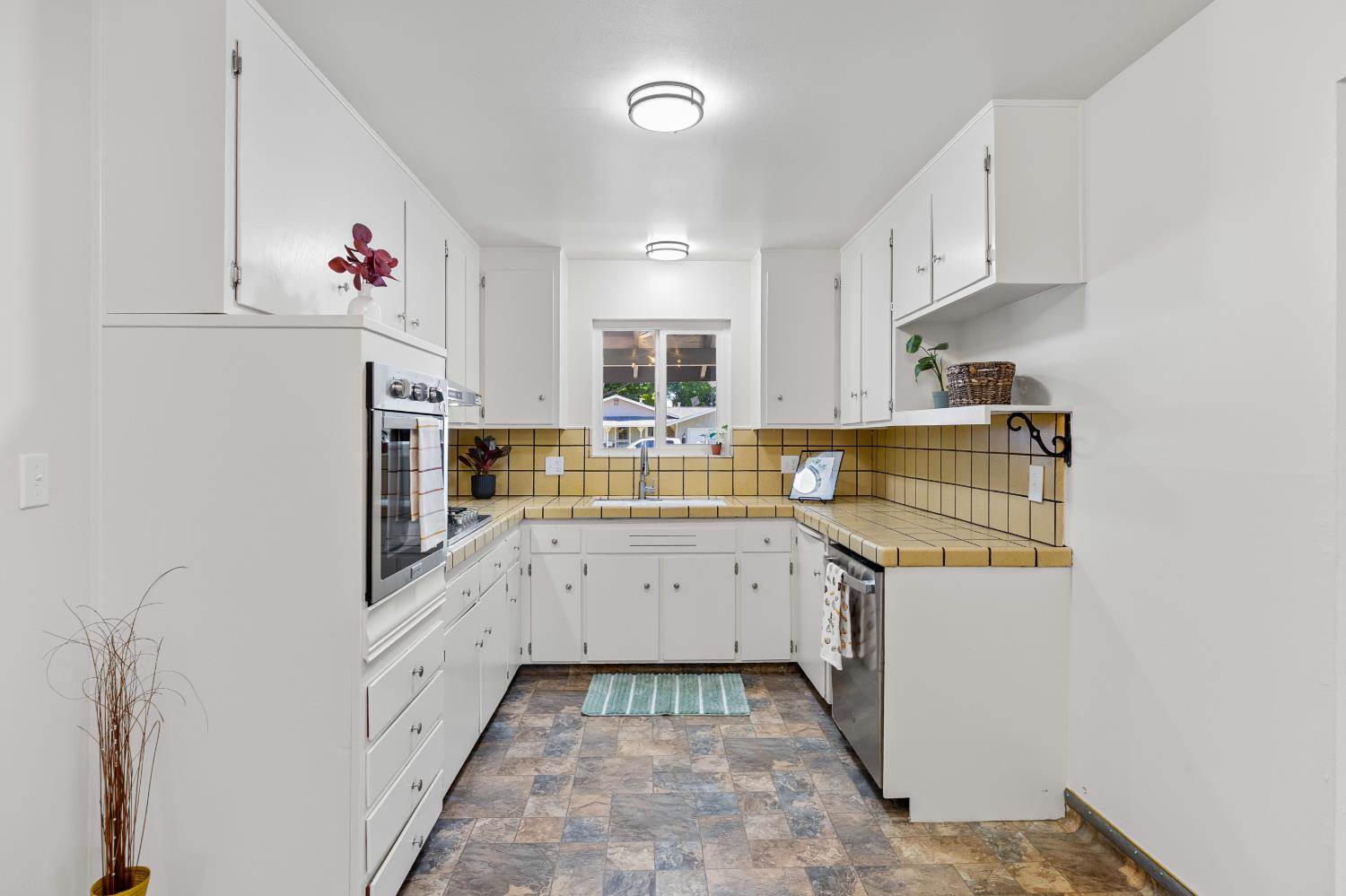 301 Rosa Avenue, Winters, CA 95694