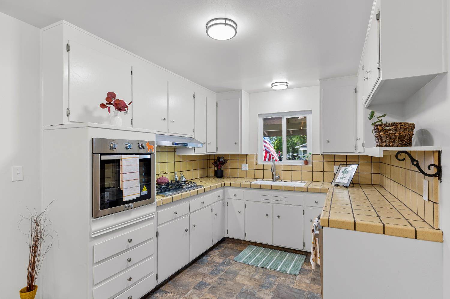 301 Rosa Avenue, Winters, CA 95694