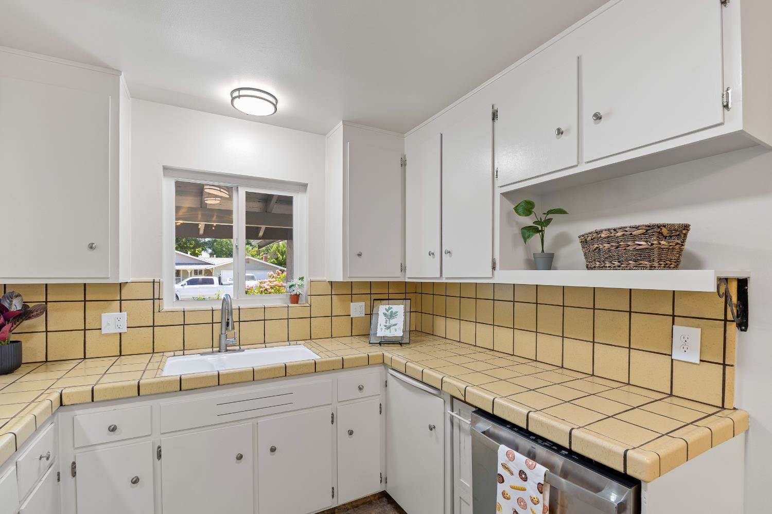 301 Rosa Avenue, Winters, CA 95694