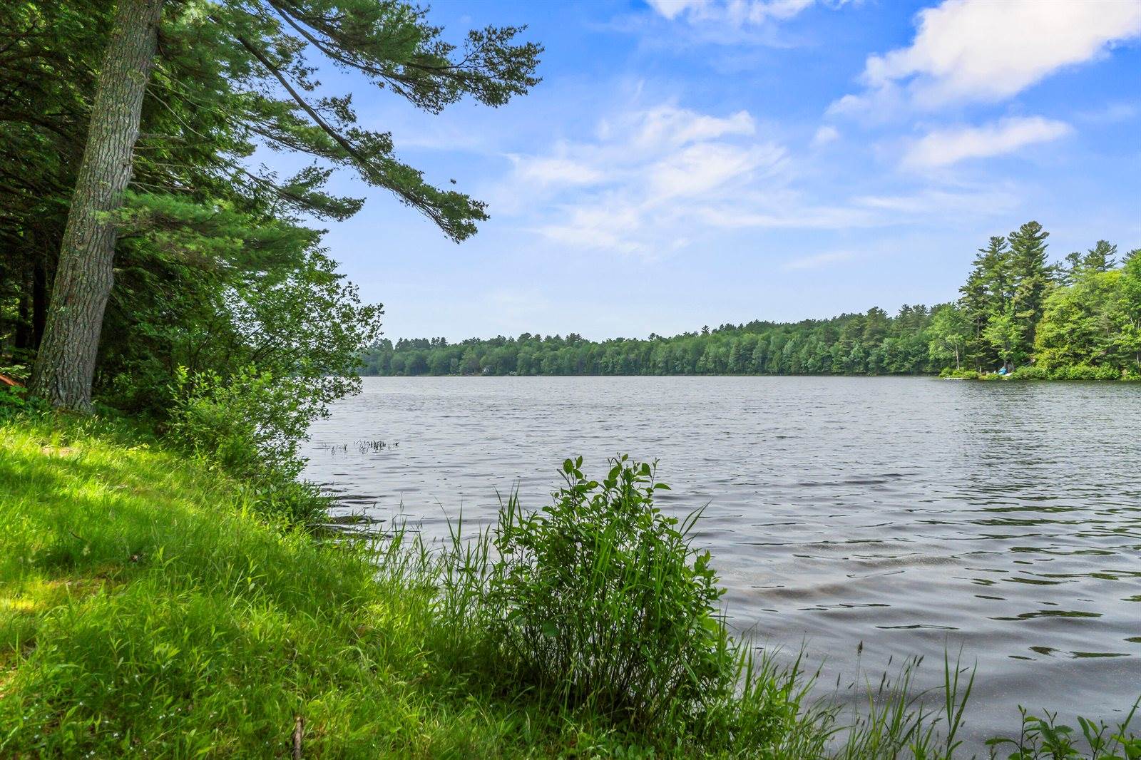 537 Sunflower Lane East, Sidney, ME 04330