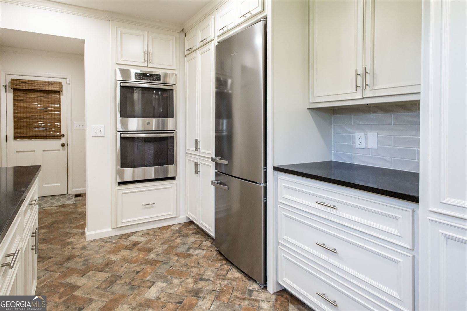 220 Lakeshore Drive, Alma, GA 31510