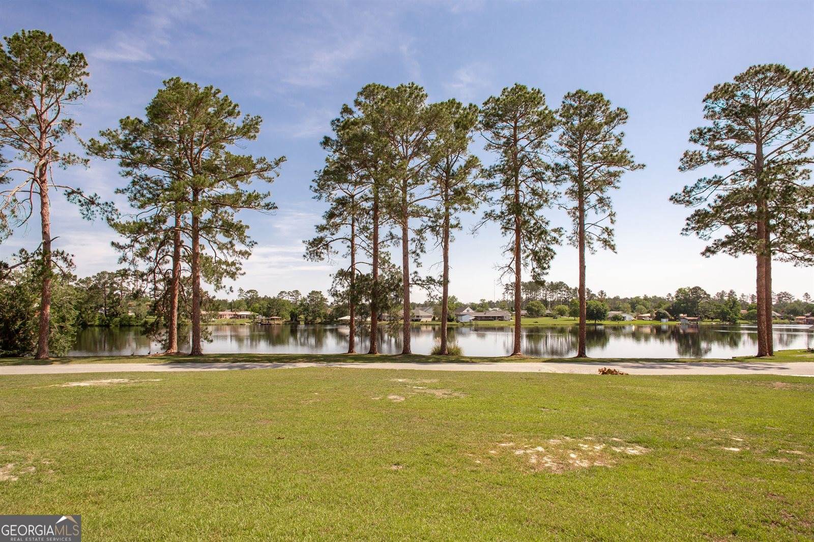 220 Lakeshore Drive, Alma, GA 31510