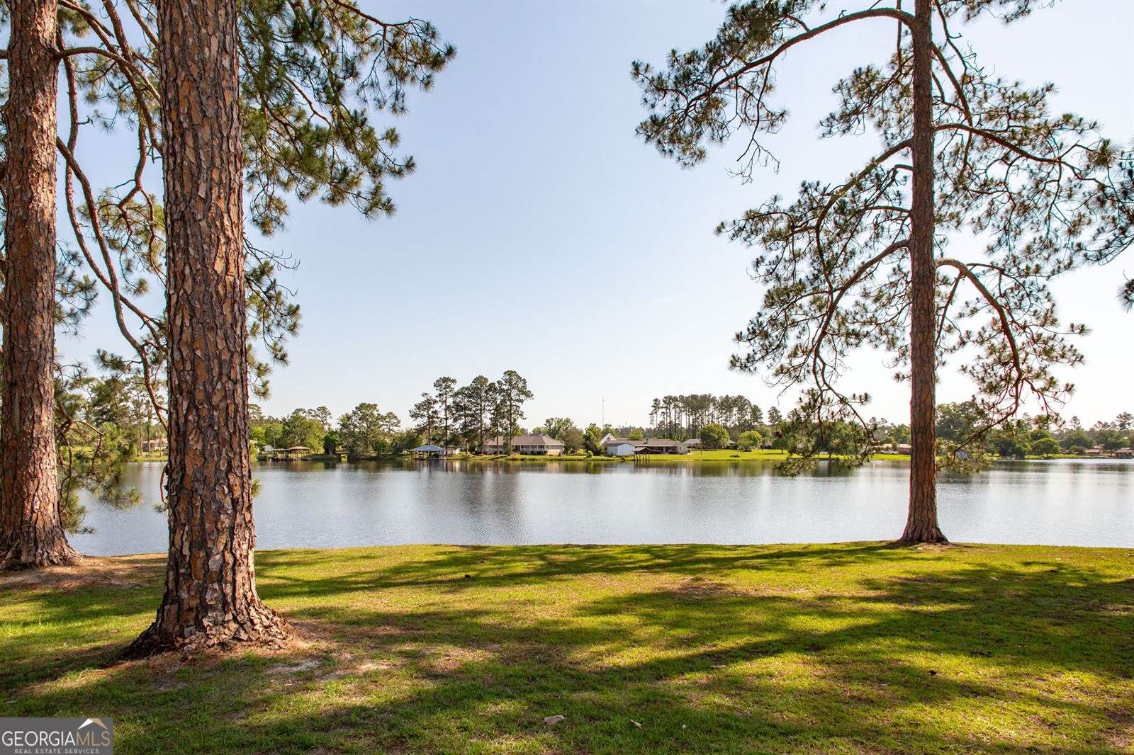 220 Lakeshore Drive, Alma, GA 31510