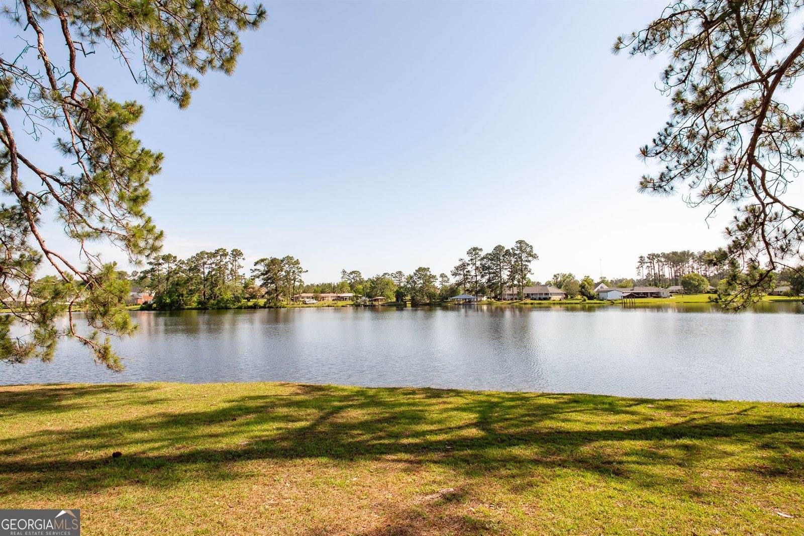 220 Lakeshore Drive, Alma, GA 31510