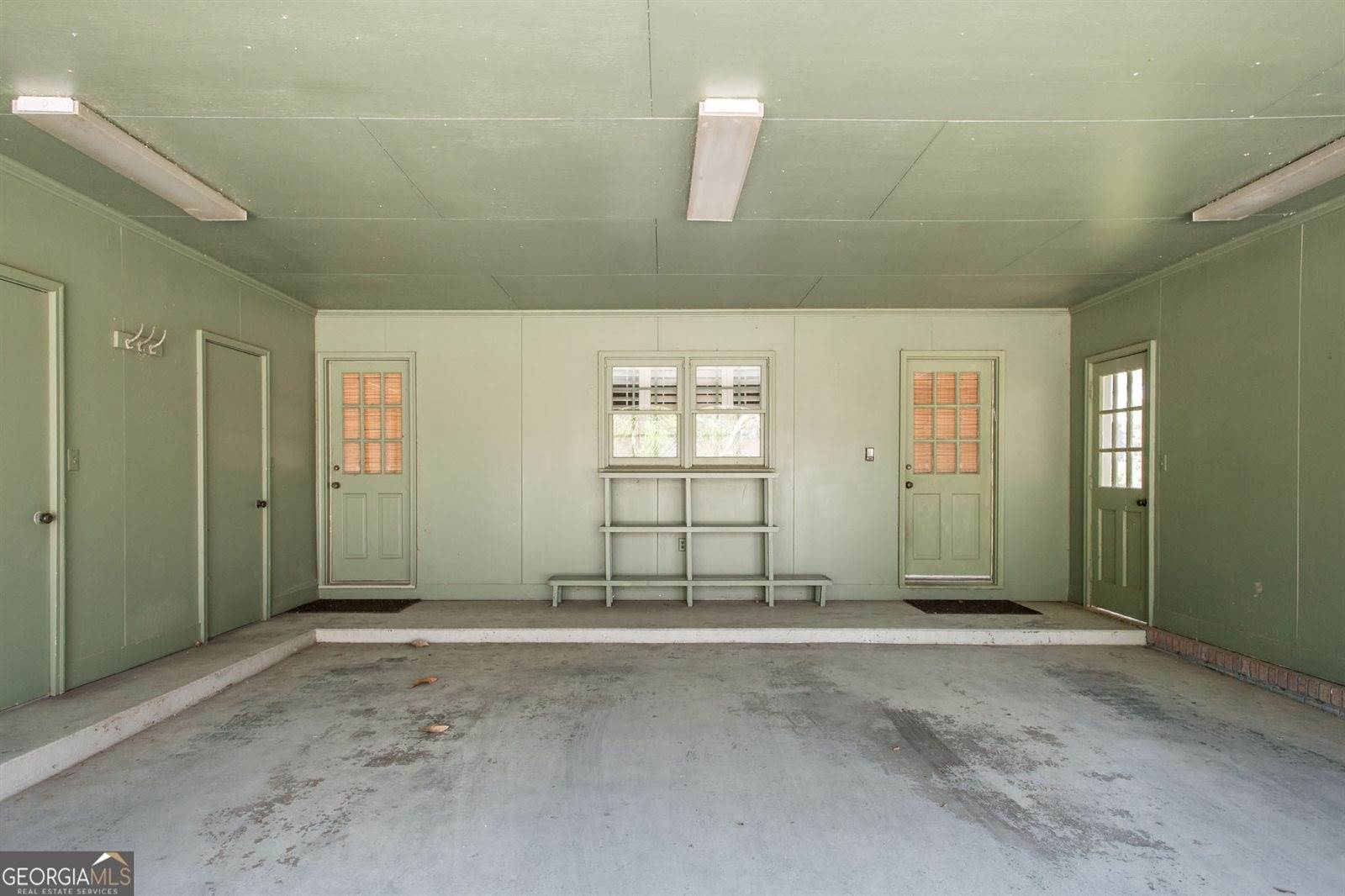 220 Lakeshore Drive, Alma, GA 31510