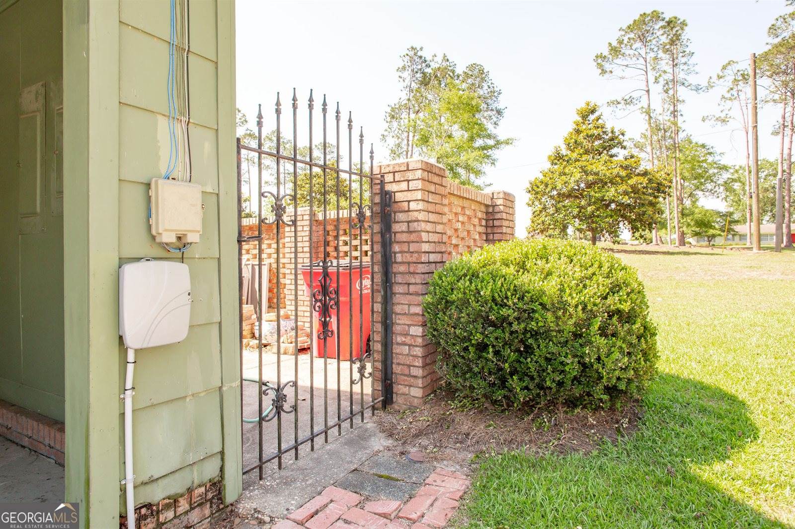 220 Lakeshore Drive, Alma, GA 31510