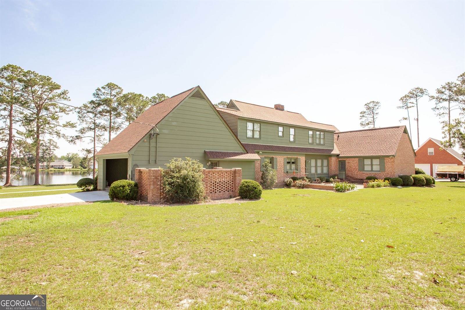 220 Lakeshore Drive, Alma, GA 31510